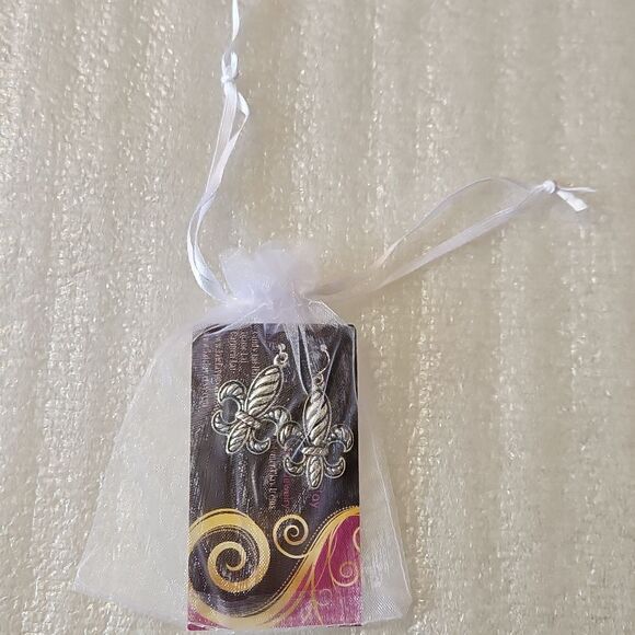 NWT Silver Tone Fleur-de-Lis Earrings - Picture 5 of 5